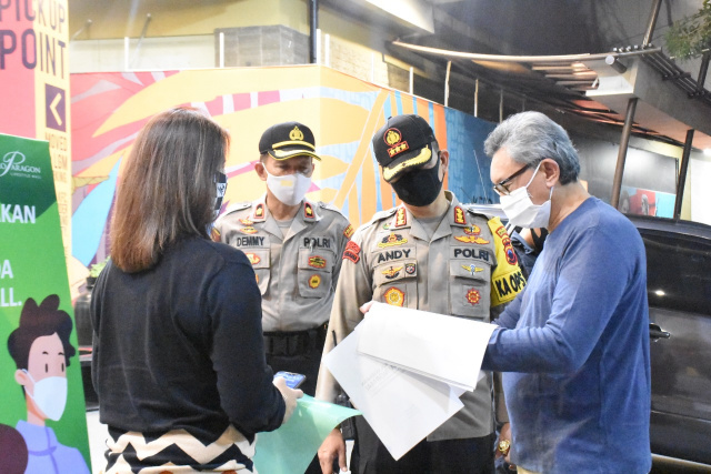 Kapolresta Surakarta, Kombes Pol Andy Rifai berdialog dengan menejemen Solo Paragon Mall dalam rangka persiapan new normal.