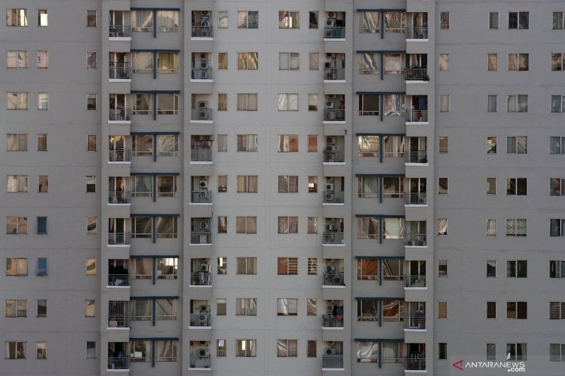 Suasana deretan unit apartemen di Jakarta, Senin (27/1).
