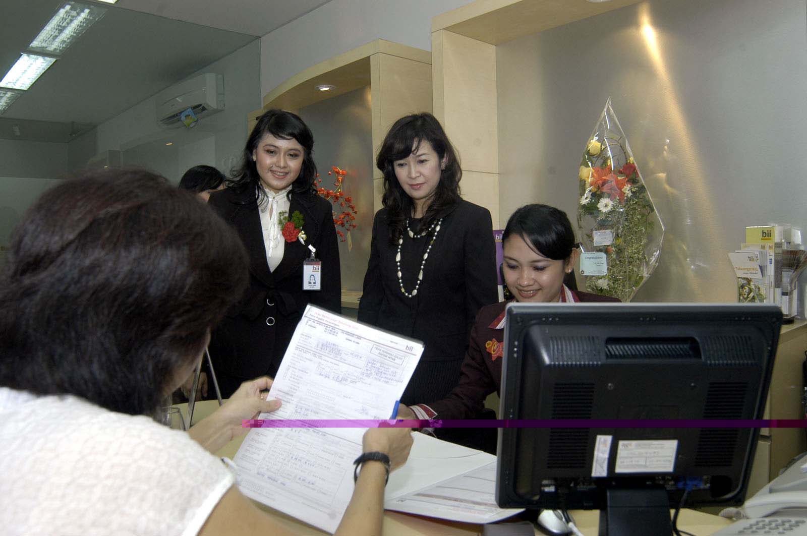 Ilustrasi kantor buka lagi