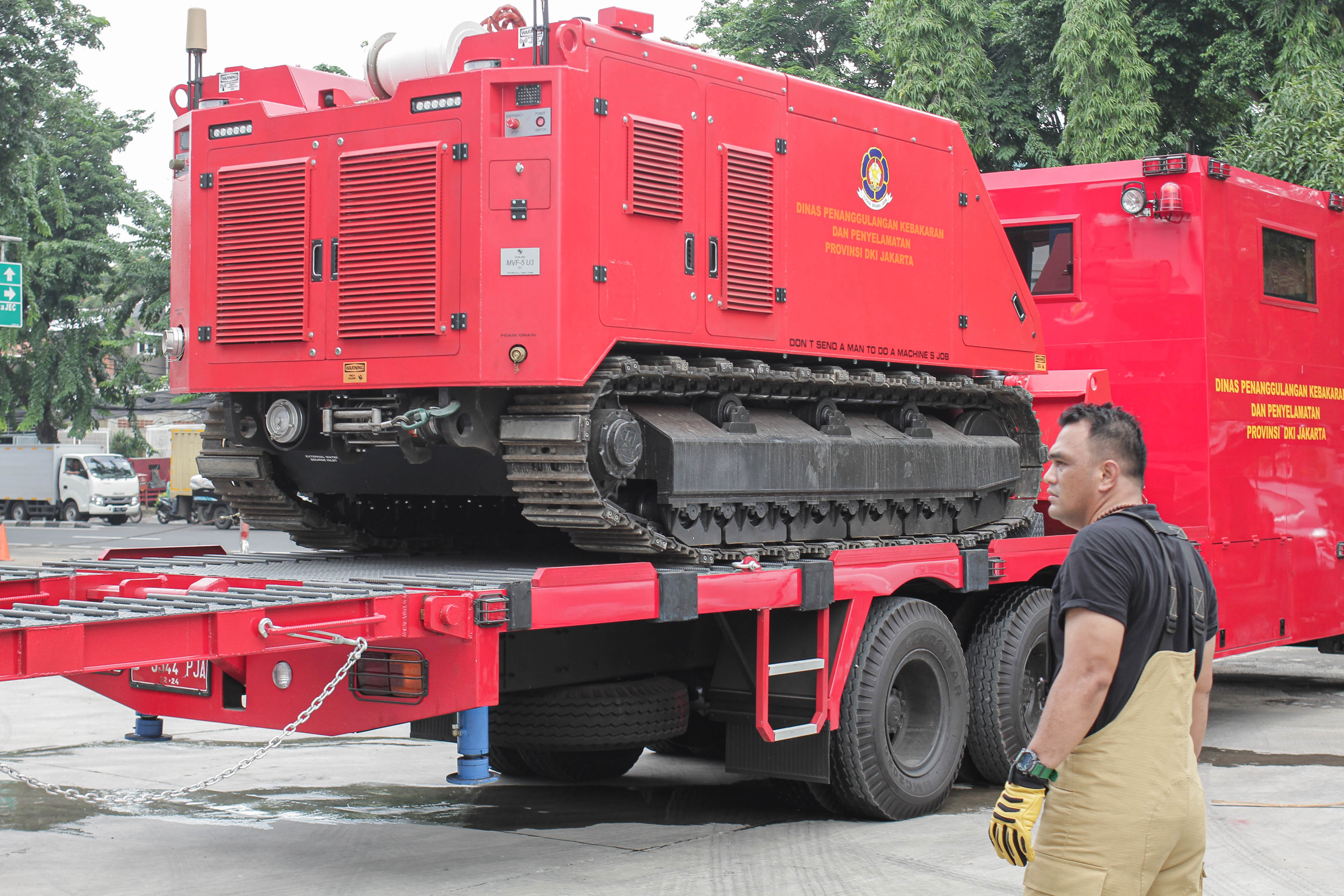 Robot pemadam kebakaran dari DInas Penanggulangan Kebakaran Jakarta