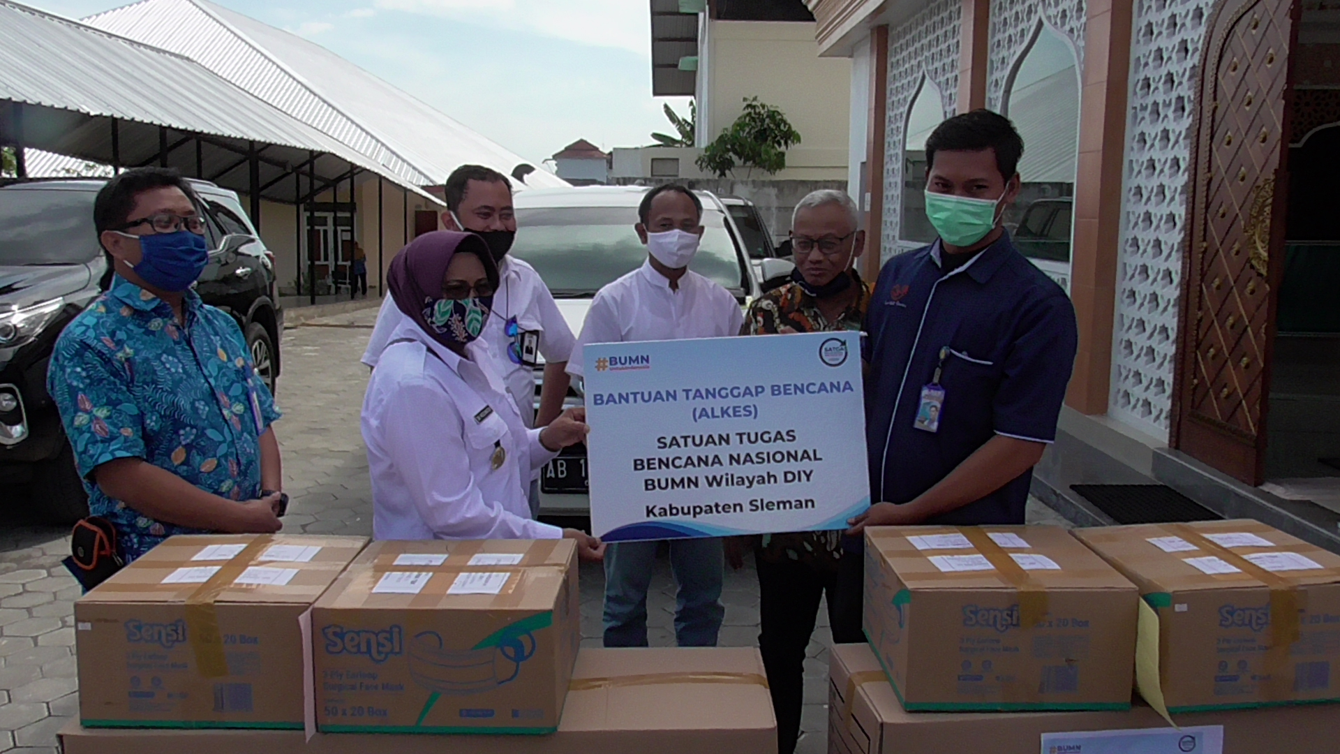 29 perusahaan BUMN memiliki perwakilan usaha di Daerah Istimewa Yogyakarta menyalurkan APD di RS rujukan covid-19.