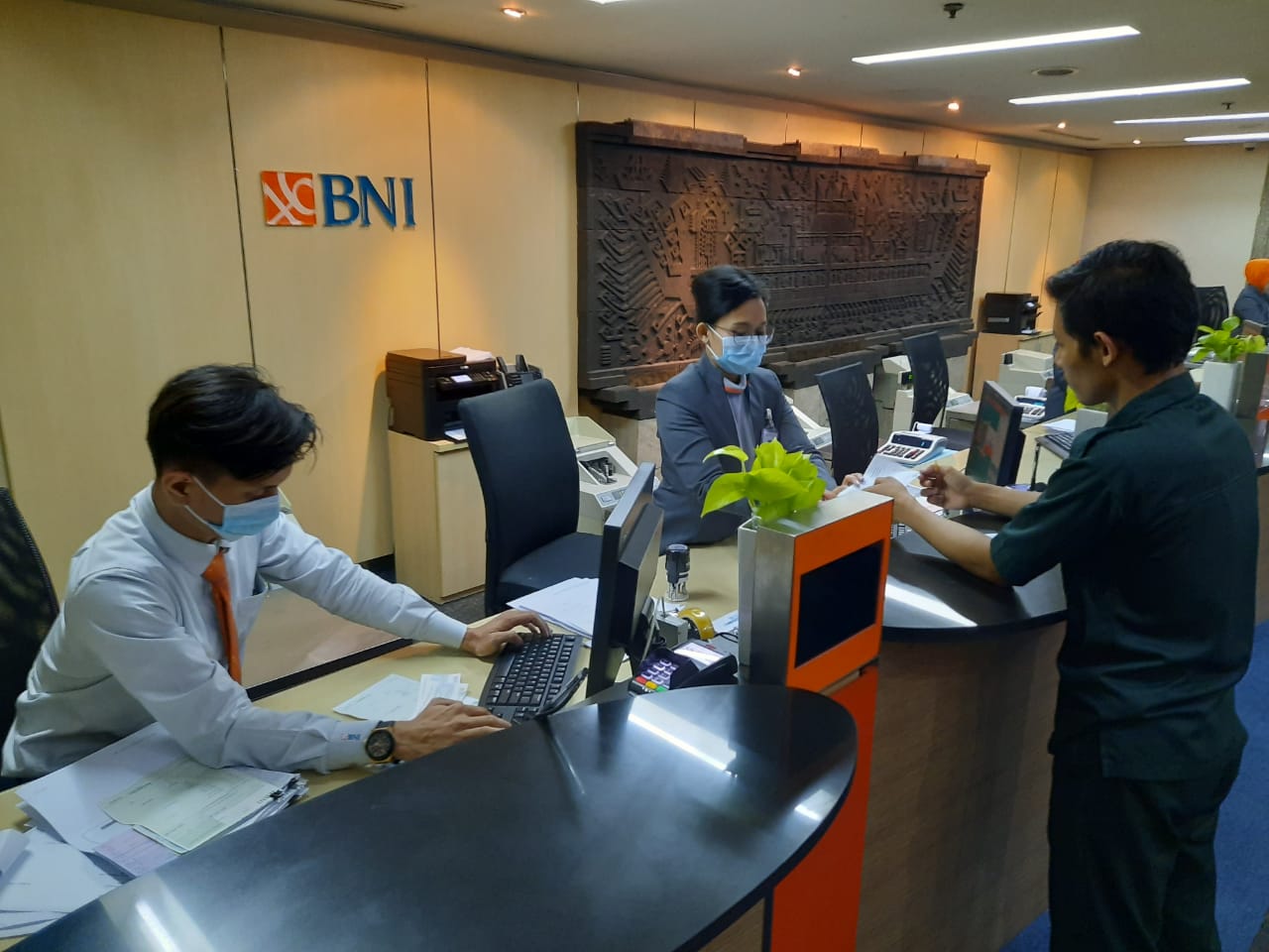 BNI juga menghadirkan berbagai program promosi dengan Kartu Debit BNI, Kartu Kredit BNI, dan BNI e-Channel. 
