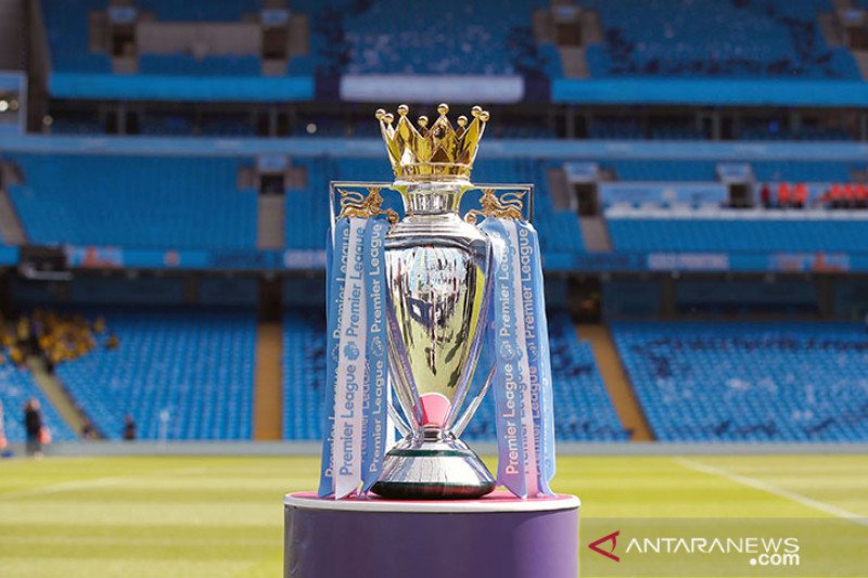 Trofi Liga Premier Inggris.