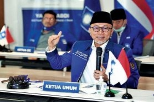 Ketua Umum Partai Amanat Nasional (PAN) Zulkifl i Hasan memberikan pidato saat membuka Rakernas I PAN di Jakarta, kemarin