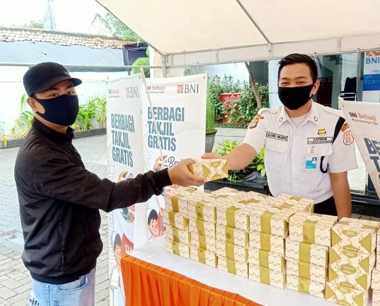 BNI Berbagi : Berbagi berkah Ramadan untuk Indonesia di Kantor Cabang Tangerang.