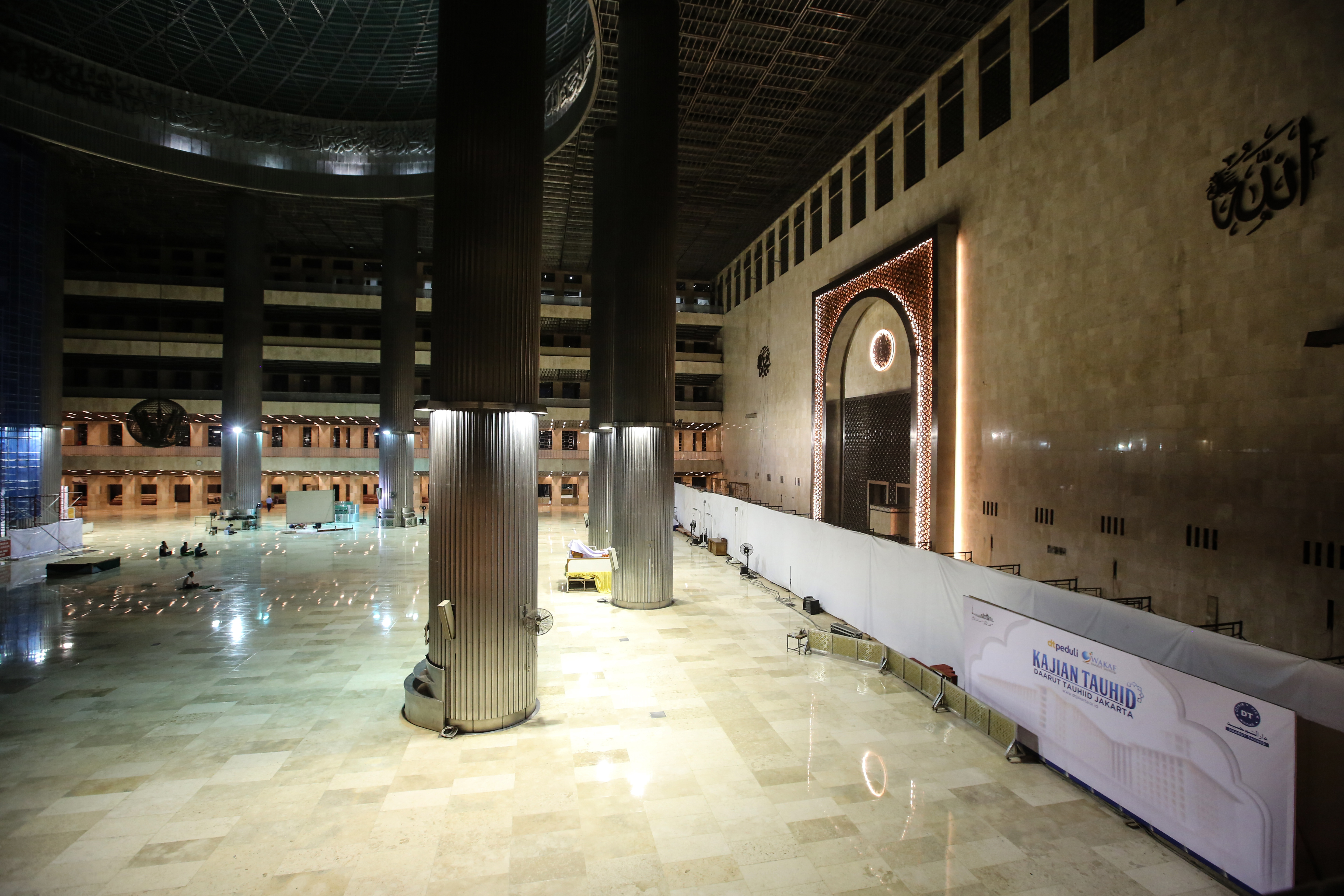 Selama pandemi Covid-19 tidak dilaksanakan salat tarawih di Masid Istiqlal, Jakarta.