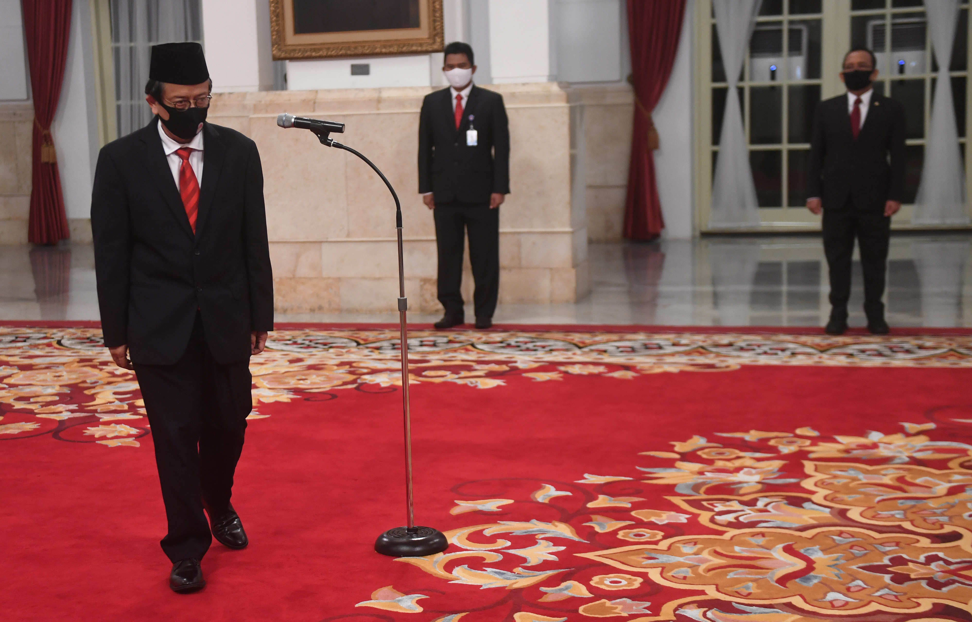 Kepala PPATK Dian Ediana Rae mengikuti upacara pelantikan di Istana Negara, Jakarta.