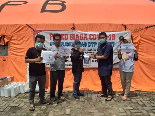Mahasiswa Universitas Nasional menggalang dana membantu penanggulangan Covid-19 di Tanah Air.
