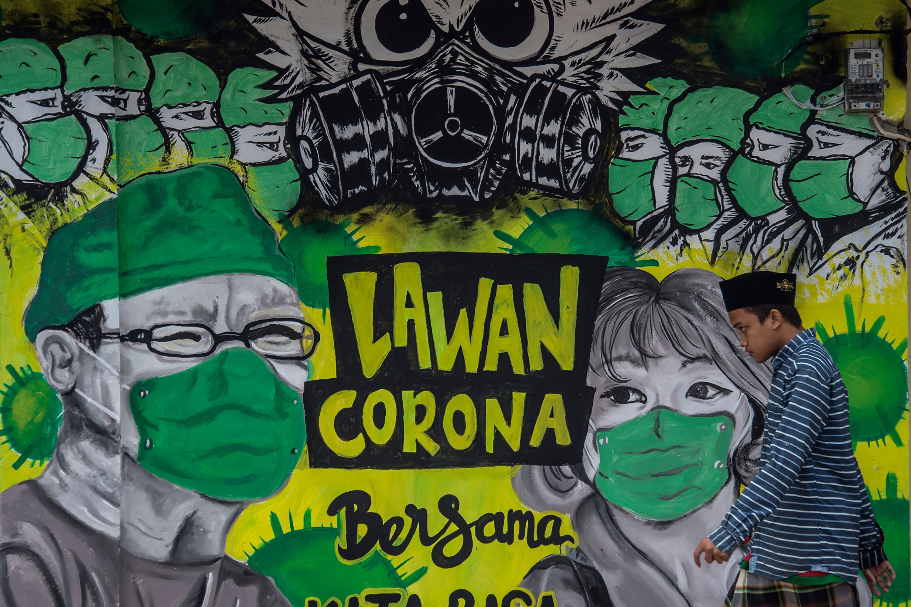 Mural bertema solidaritas bersama melawan corona