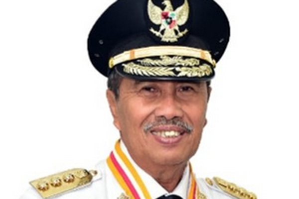 Gubernir Riau Syamsuar