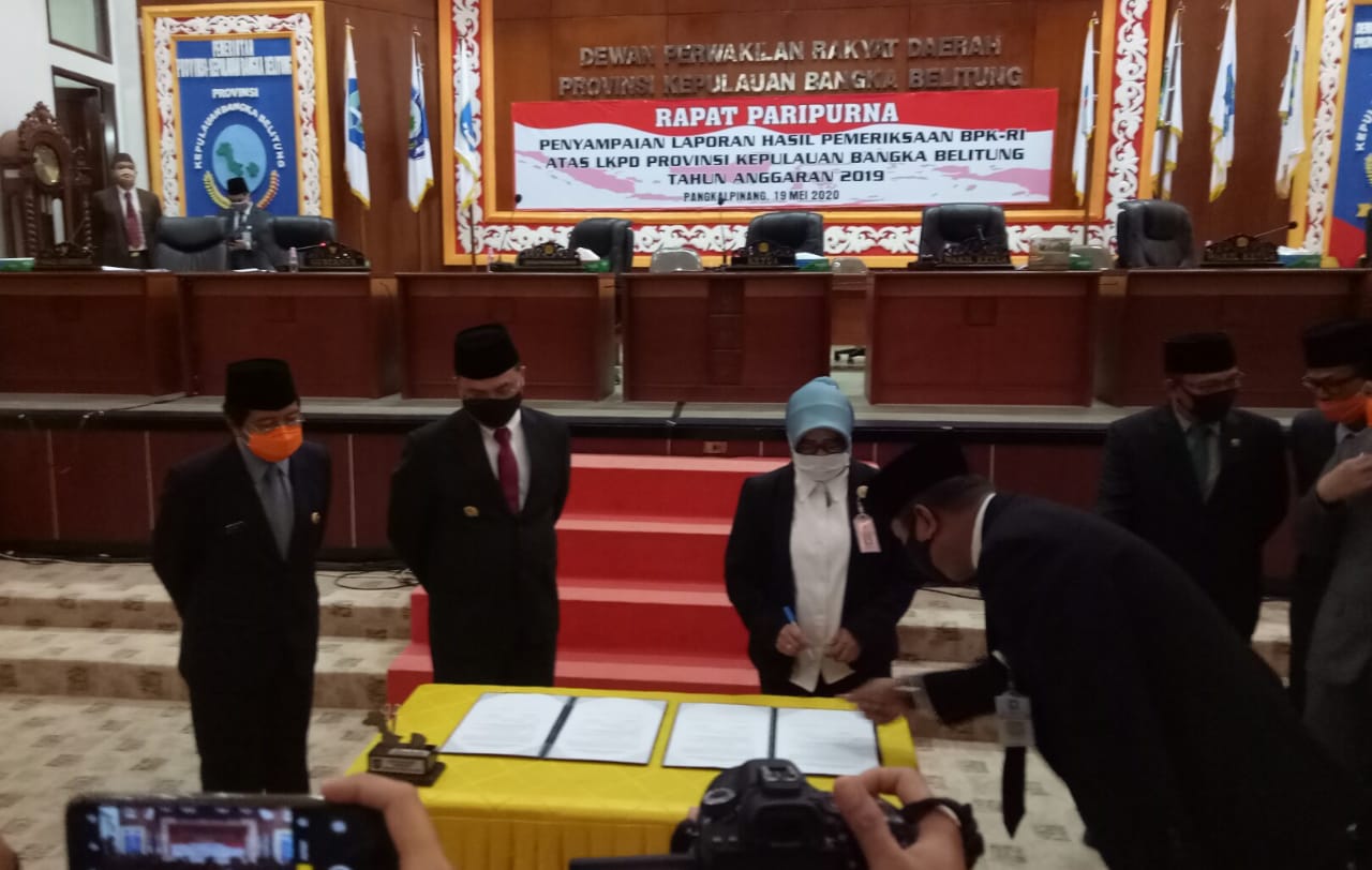 Rapat Paripurna Penyampaian LHP BPK RI atas LKPD Provinsi Babel tahun 2019 di Gedung DPRD Babel, Selasa (19/5).