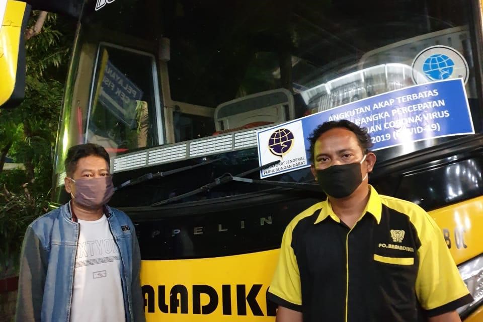 Stiker Kemenhub Palsu pada bus yang diamankan Ditlantas Polda Metro Jaya