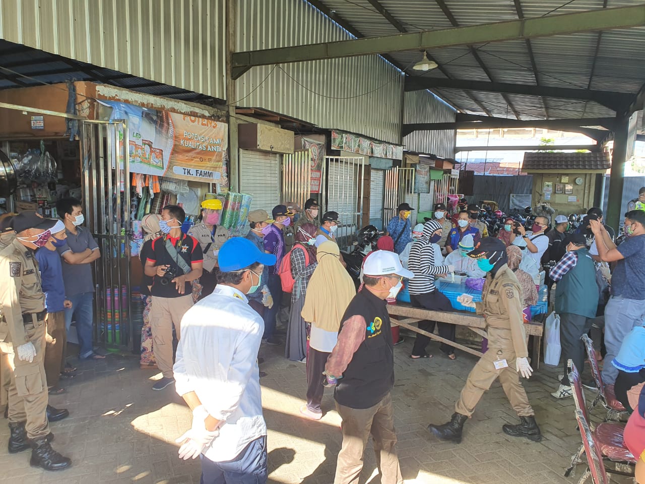 Rapid test massal covid-19 digelar di sejumlah pasar di Kota Banjarmasin, Kalimantan Selatan