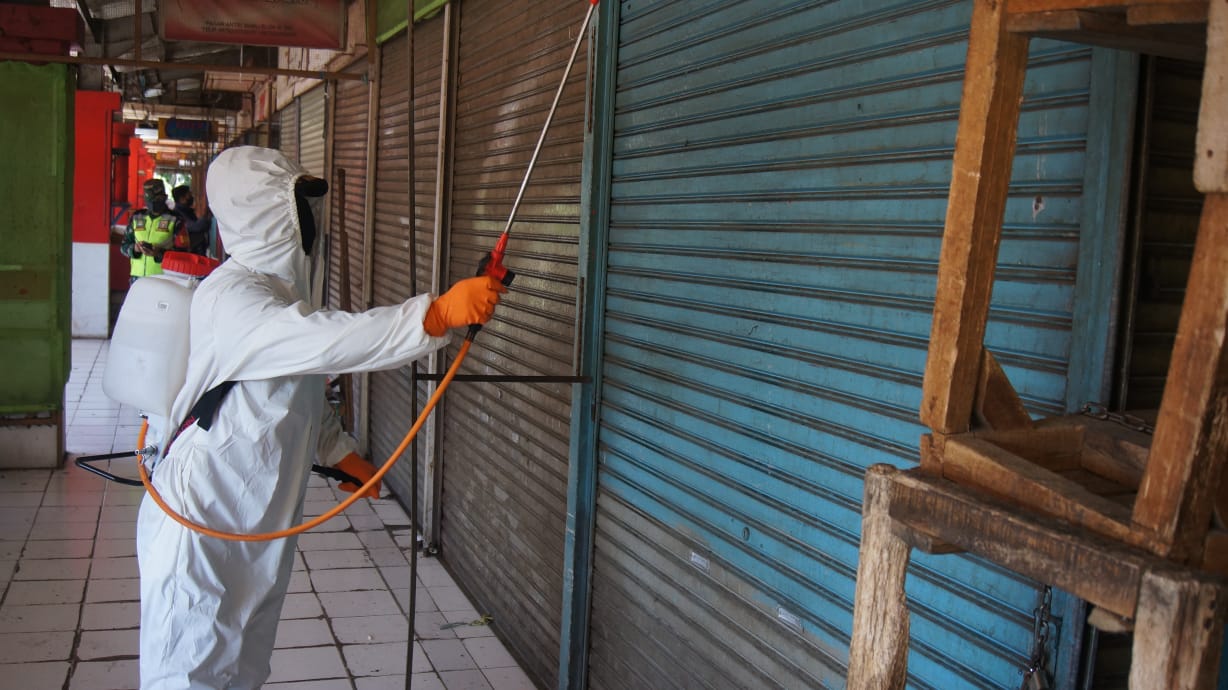 Ilustrasi--penyemprotan disinfektan