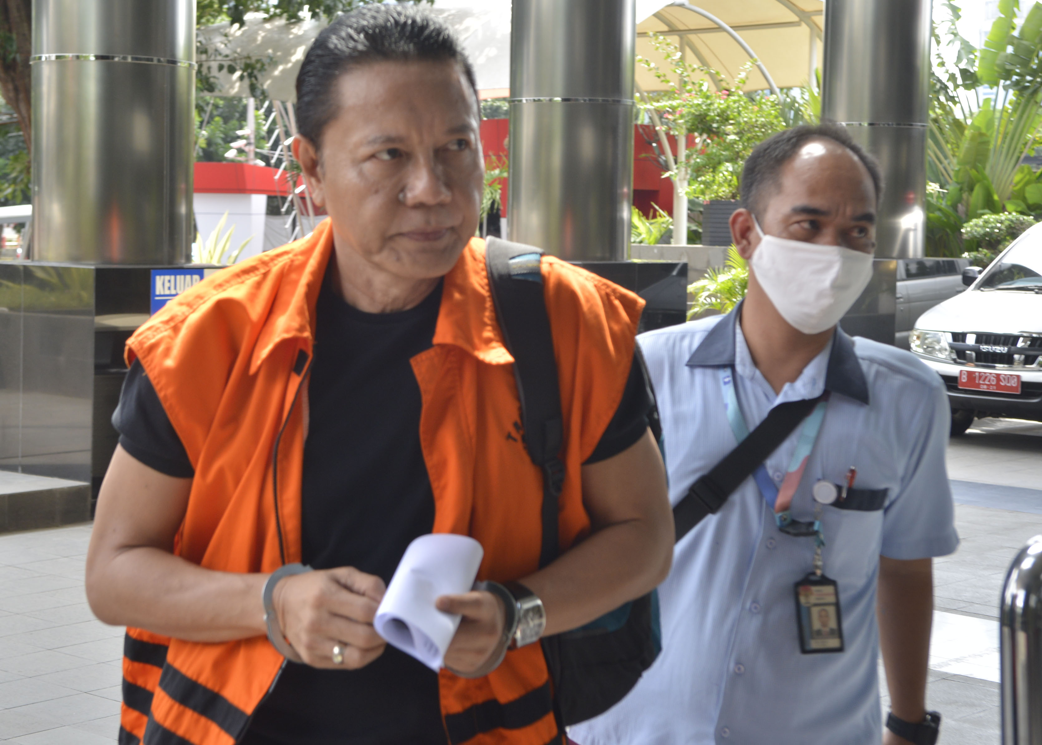 Mantan anggota DPR Fraksi PDI Perjuangan (PDIP), I Nyoman Dhamantra, saat tiba untuk menjalani sidang dengan agenda Putusa secara Virtual.