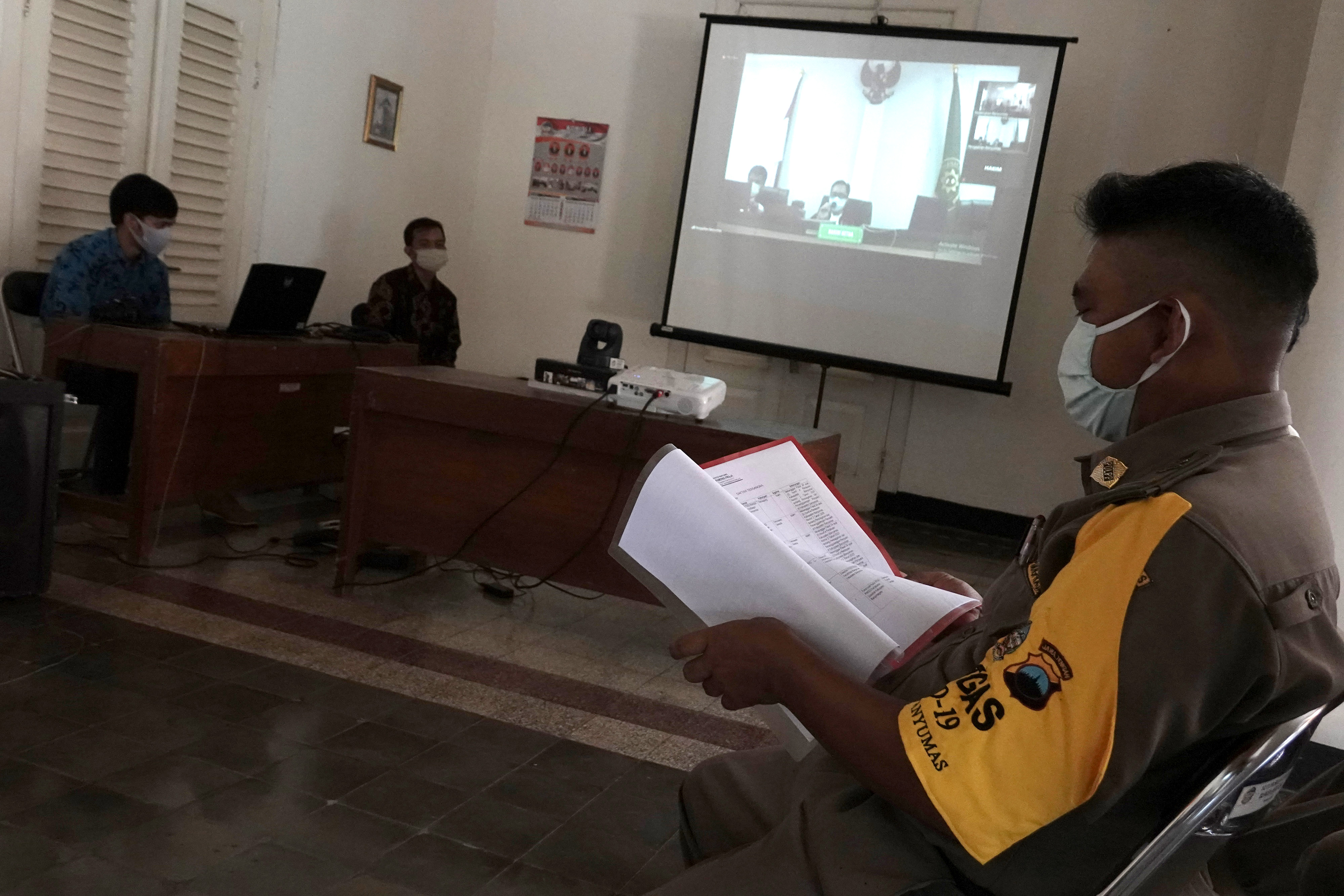 SIDANG PELANGGARAN PERDA PENGGUNAAN MASKER