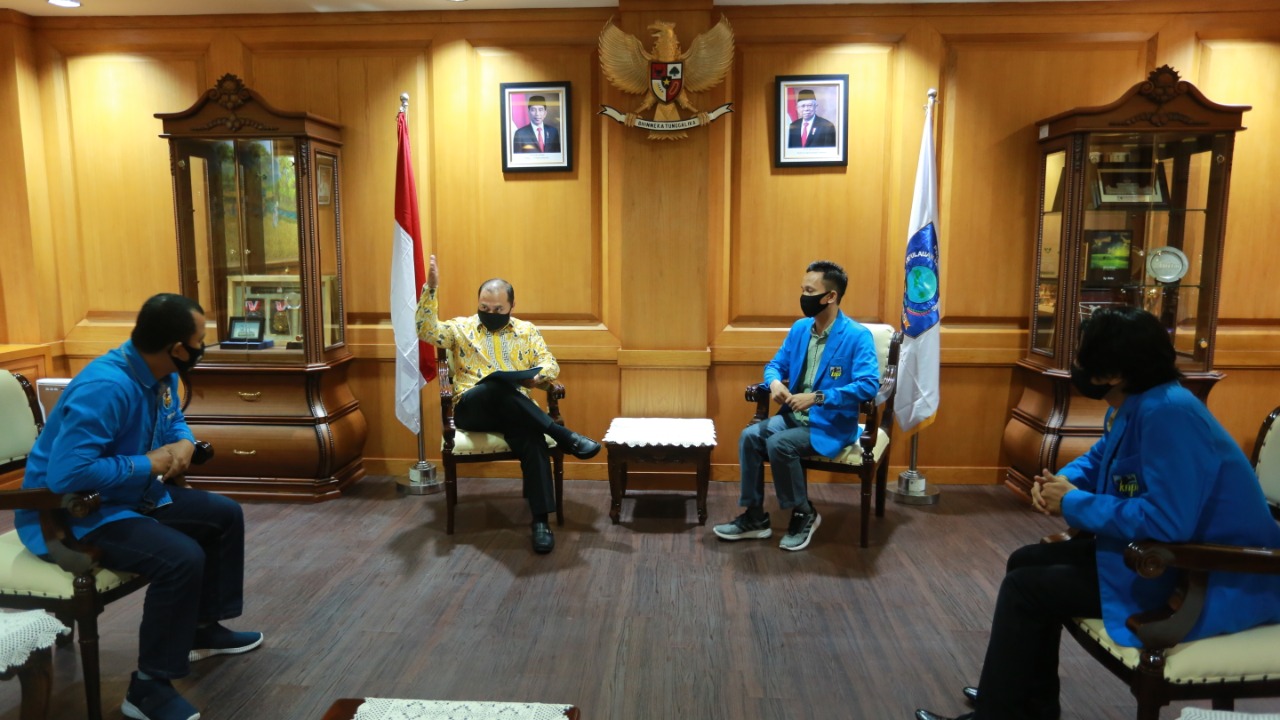 KNPI Bangka Belitung saat bertemu Gubernur Erzaldi Rosman Djohan membahas masalah relaksasi pertambangan.