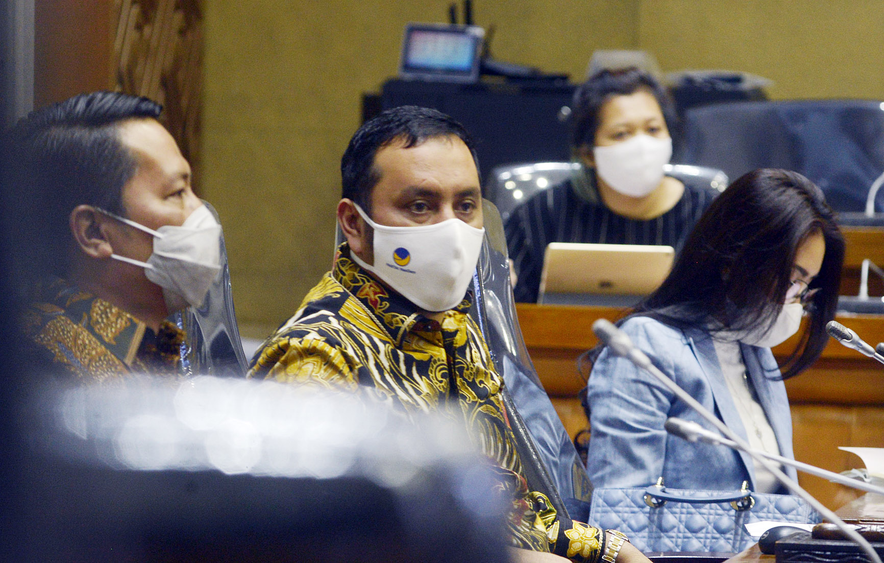 Ketua Baleg DPR Supratman Andi Agtas (kiri), bersama dua Wakil Ketua Baleg Willy Aditya (kedua dari kiri) dan Rieke Diah Pitaloka