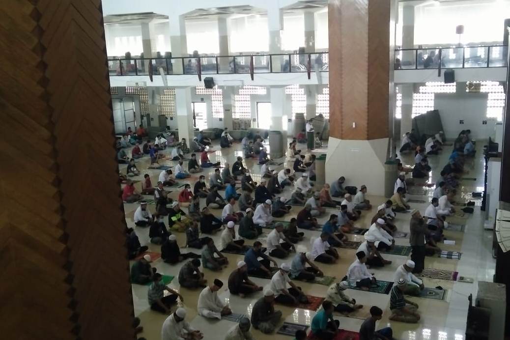 Salat Jumat di Masjid Agung Kota Tasikmalaya, Jumat (1/5)
