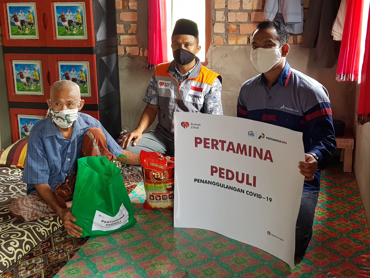 Pertamina Gas menyampaikan bantuan bagi warga 
