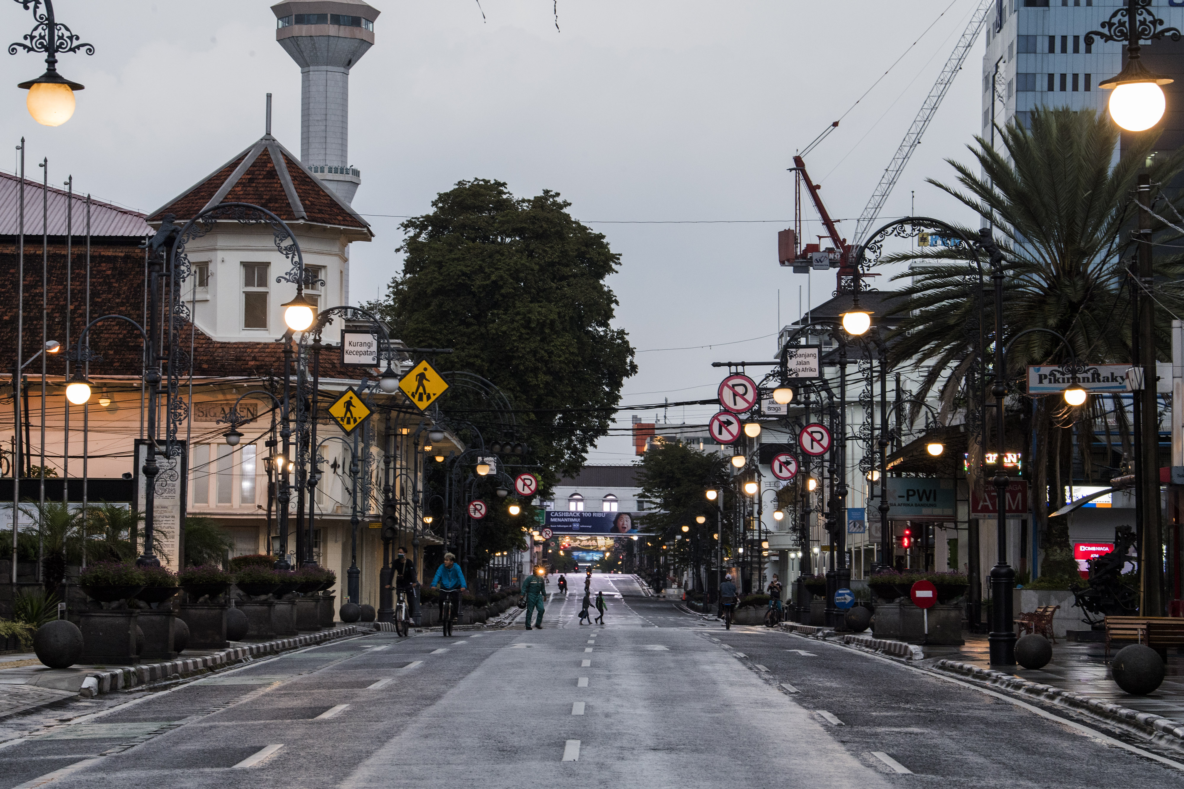 Suasana PSBB di Bandung