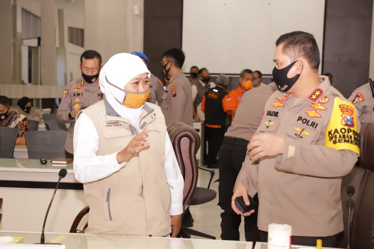 Gubernur Jatim Khofifah Indar Parawansa bersama Kapolda Jatim Irjen M Fadil Imran.