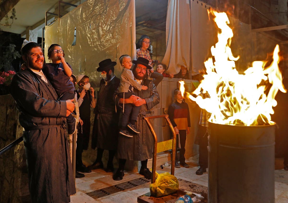 Umat Yahudi Ultra Ortodoks merayakan Lag B'Omer di Yerusalem.