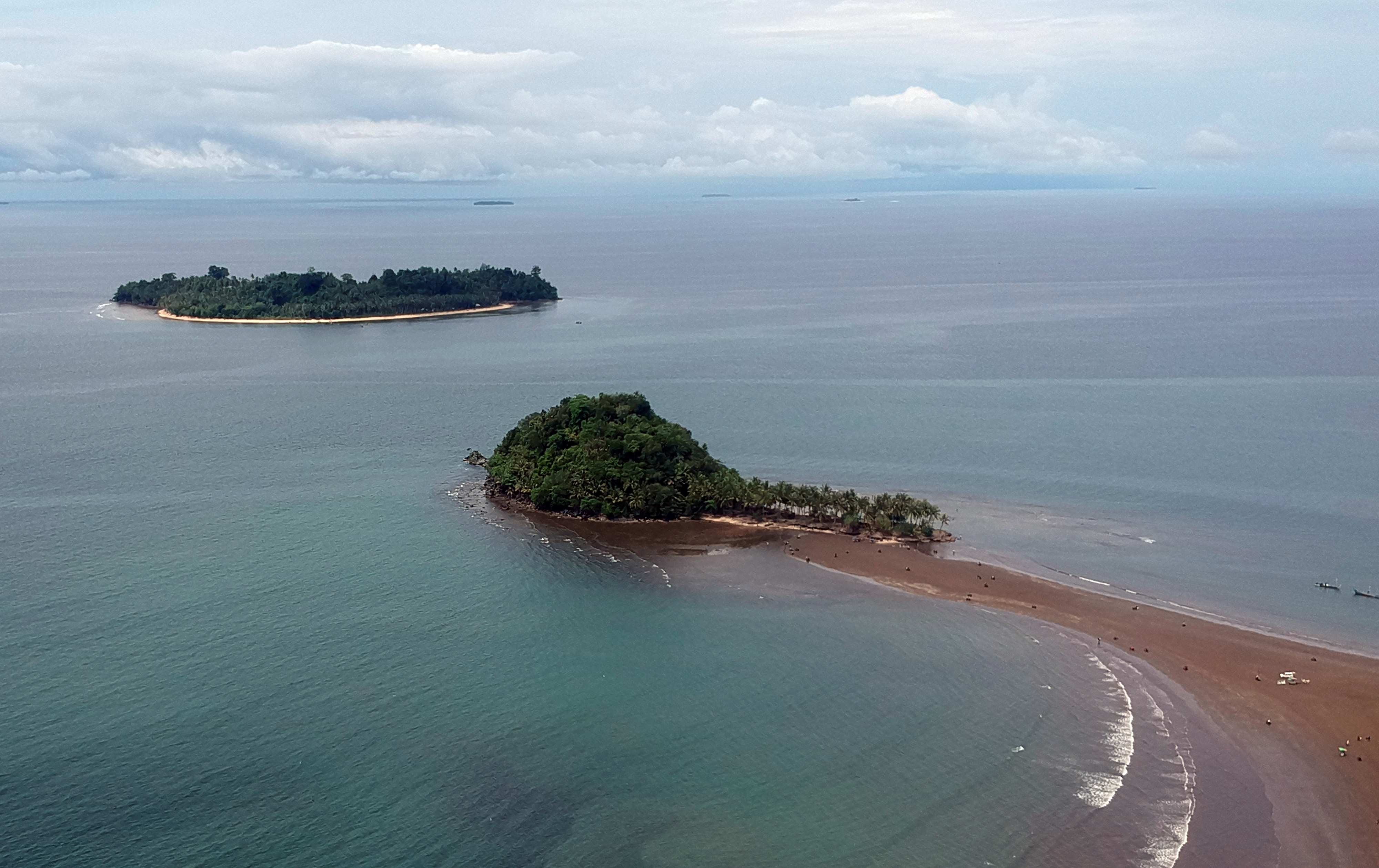 Pulau Pisang Sumatra Barat menjadi salah satu destinasi pariwisata baru di wilayah itu.
