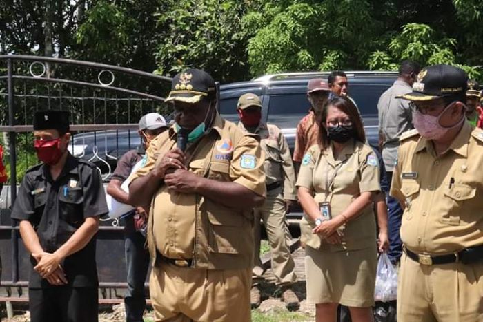 Bupati Sorong Johnny Kamuru 