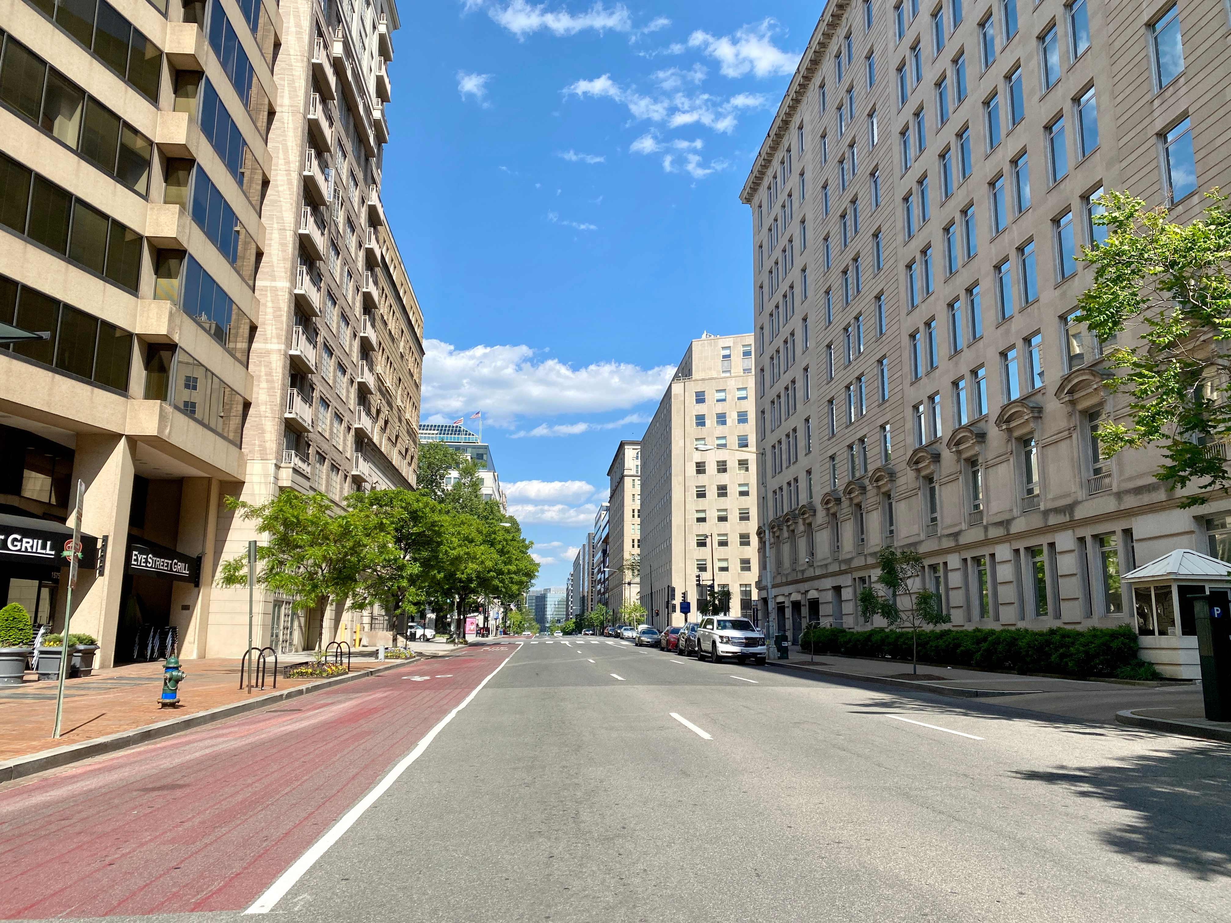 Jalanan yang kosong di Kota Washington, Amerika Serikat akibat pemberlakuan lockdown covid-19.