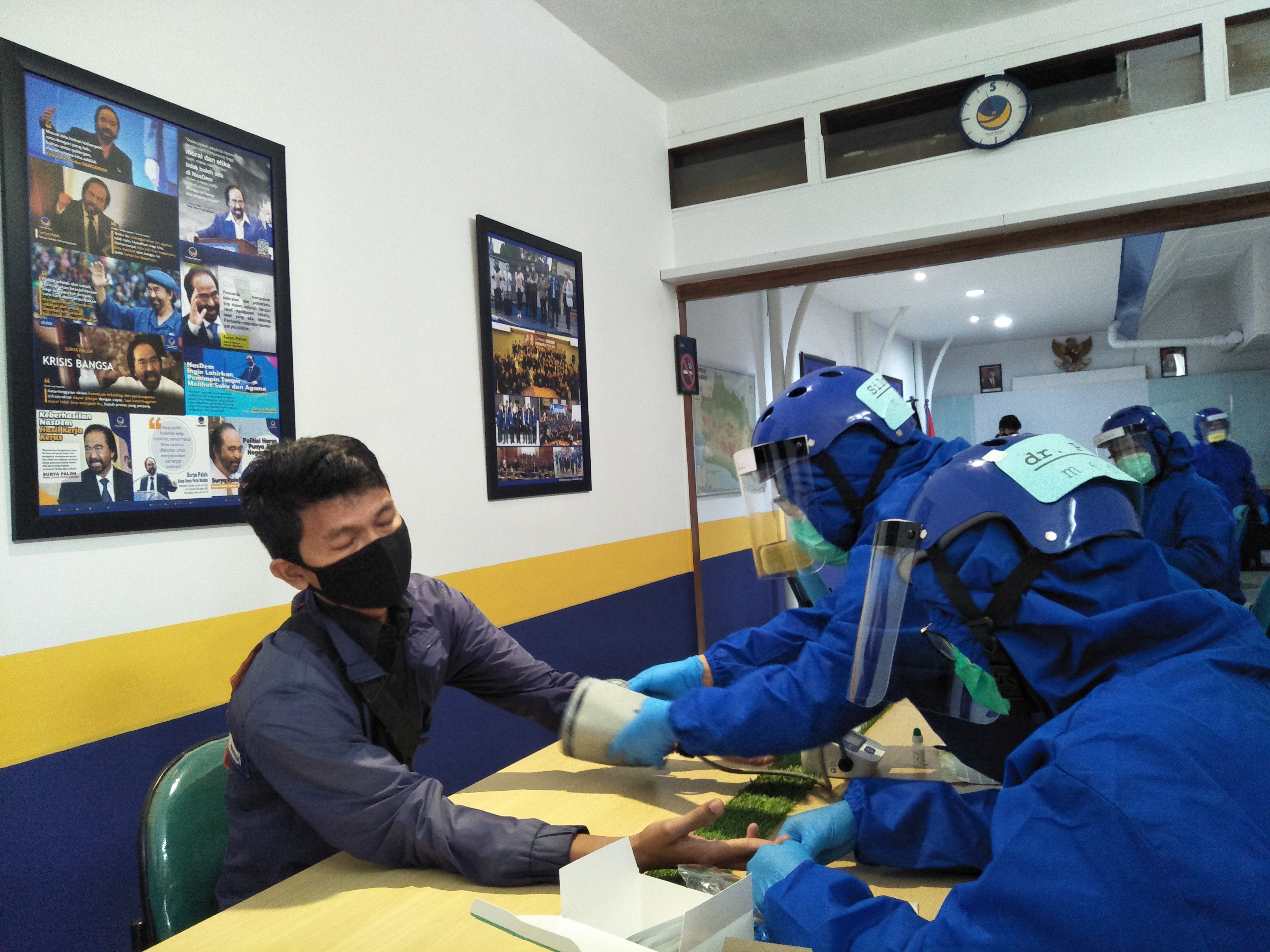 Tenaga medis puskesmas di Kota Bandung menjalani rapid test digelar oleh DPW Partai NasDem Jawa Barat, Selasa (19/5/2020).
