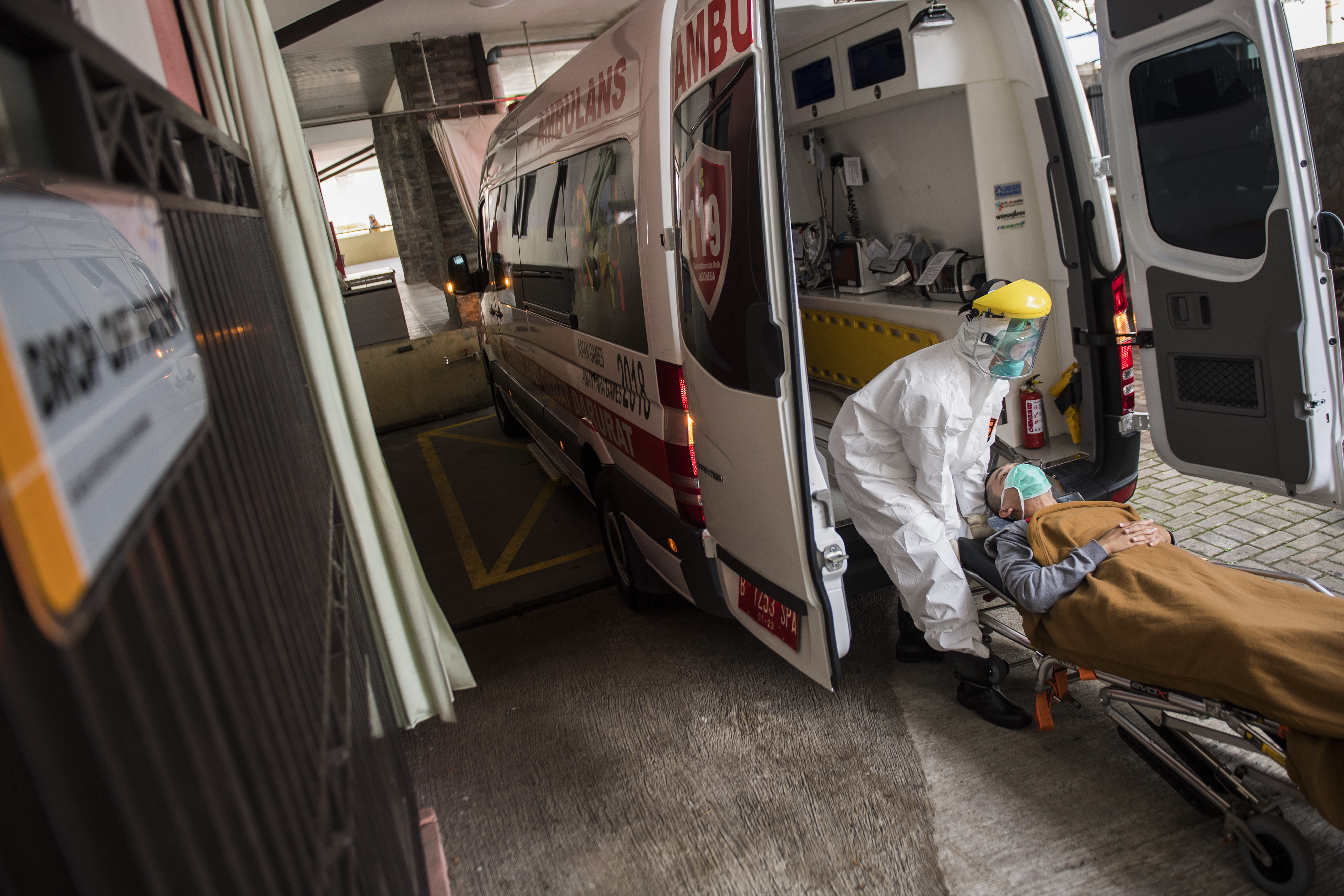 Ilustrasi penanganan pasien covid-19