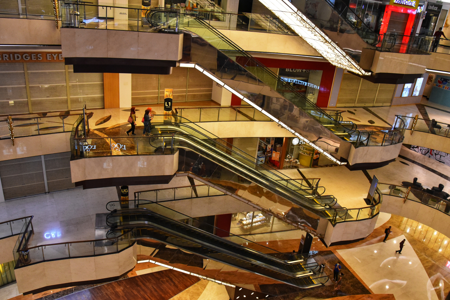 Suasana sepi di Lippo Mal Kemang Jakarta