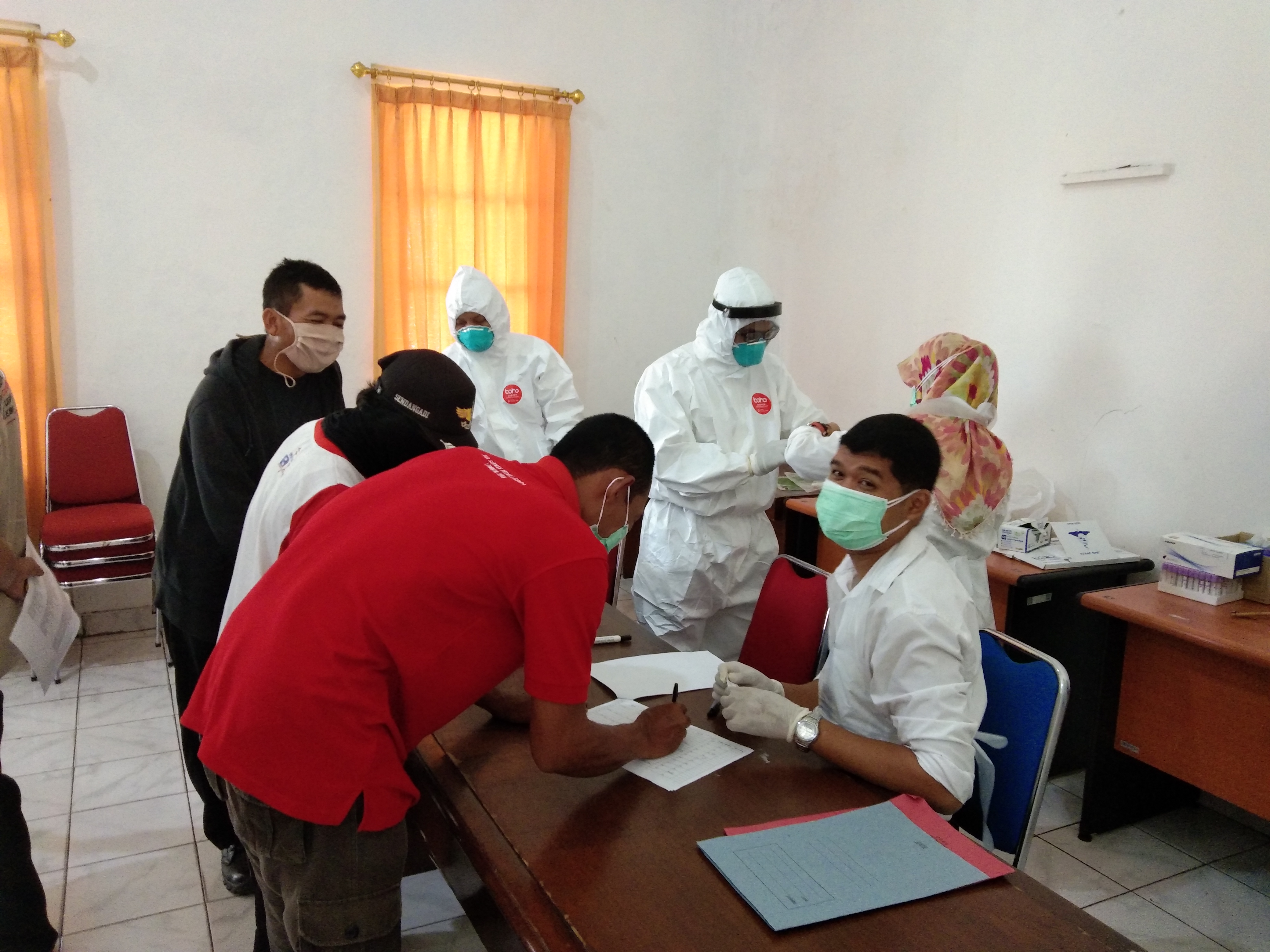 Rapid test covid-19 di Kabupaten Sleman, DIY. Pemkab Sleman akan mengeluarkan aturan untuk mahasiswa harus punya surat bebas covis-19.