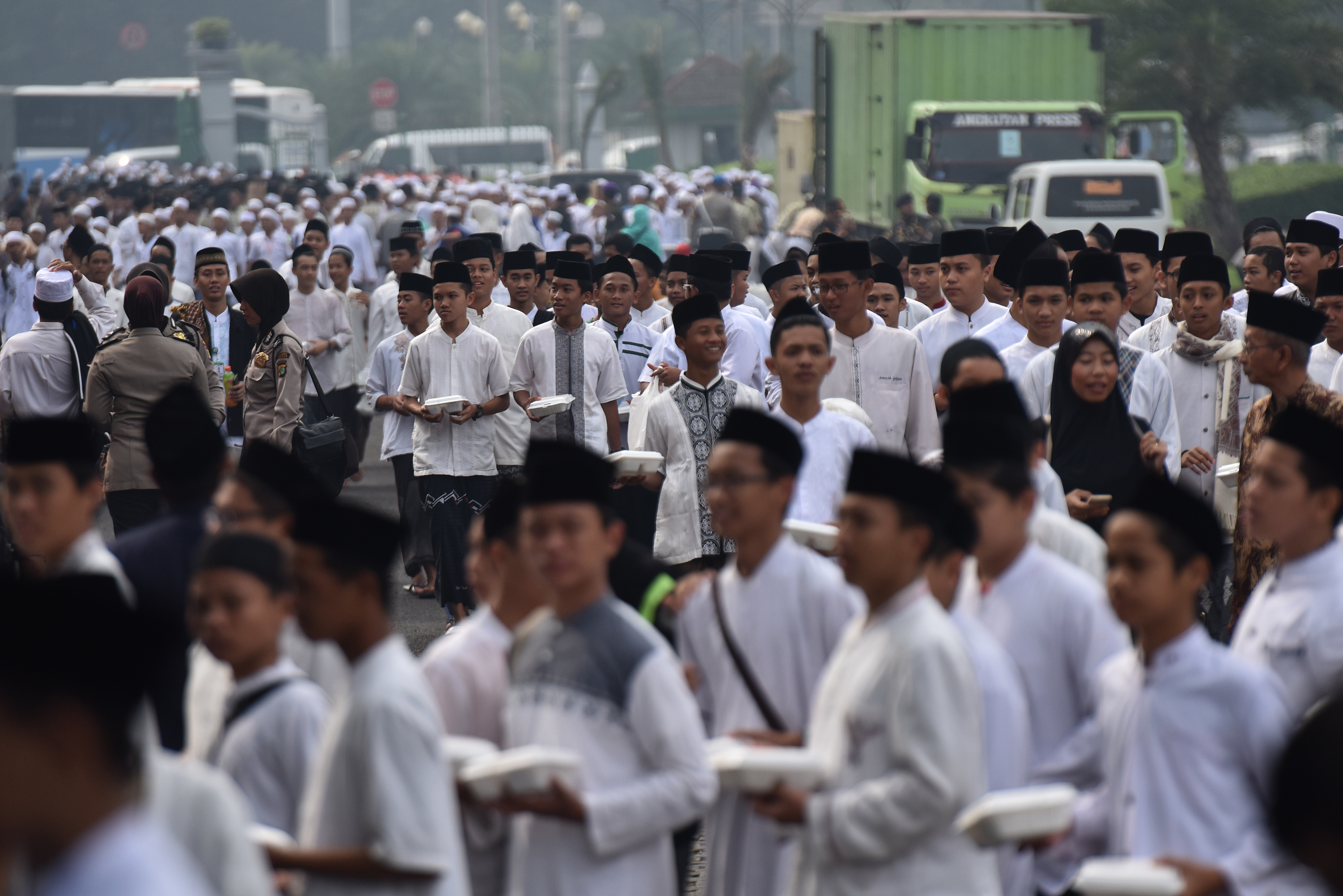 Para santi saat memperingati Hari Santri di Jakarta