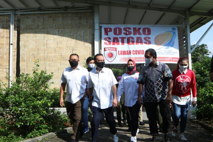 Ketua Satgas Lawan Covid-19 Sufmi Dasco Ahmnad saat meninjau Posko Satgas Covid-19 di daerah.