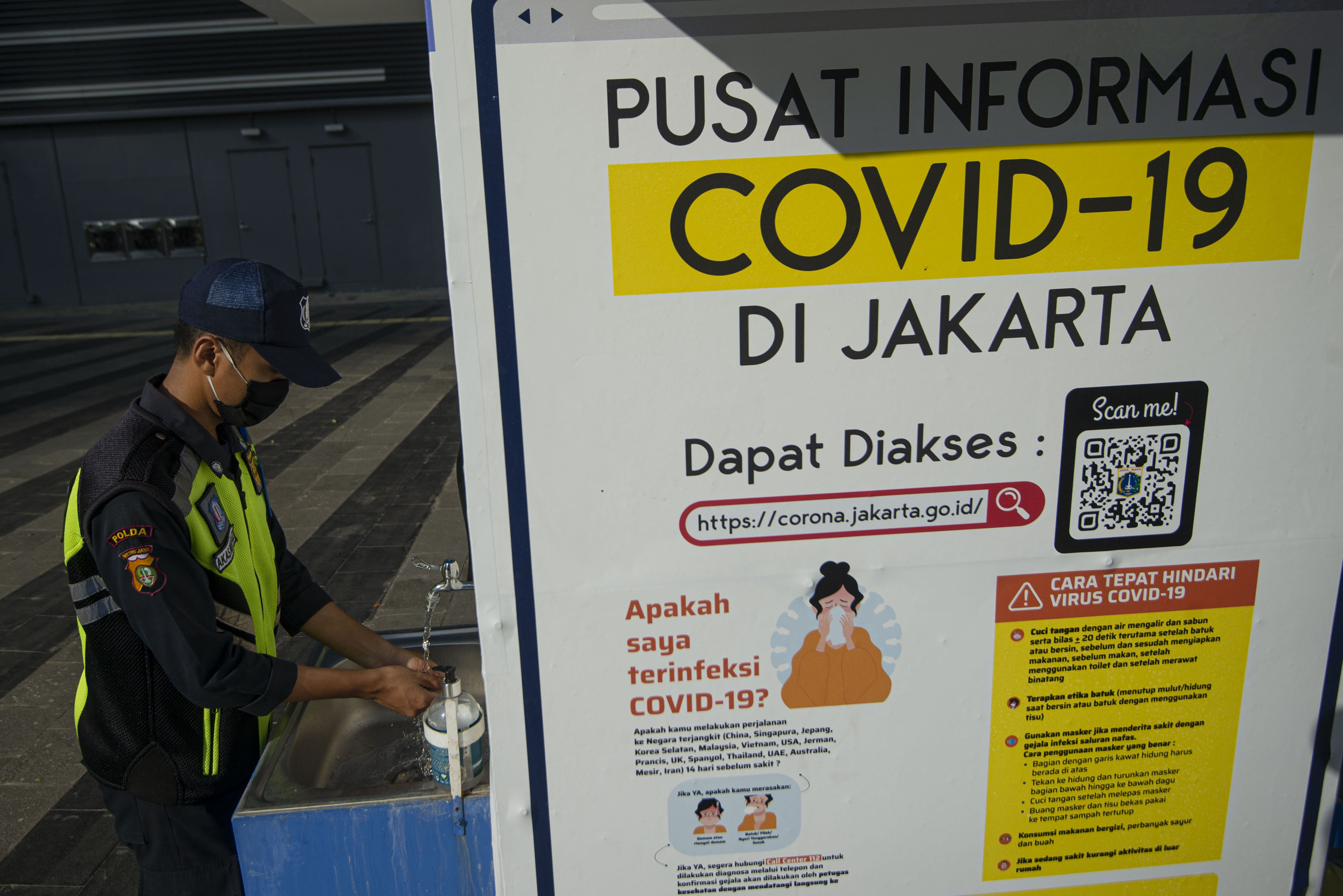 Imbauan soal covid-19 di kawasan Setiabudi, Jakarta Selatan