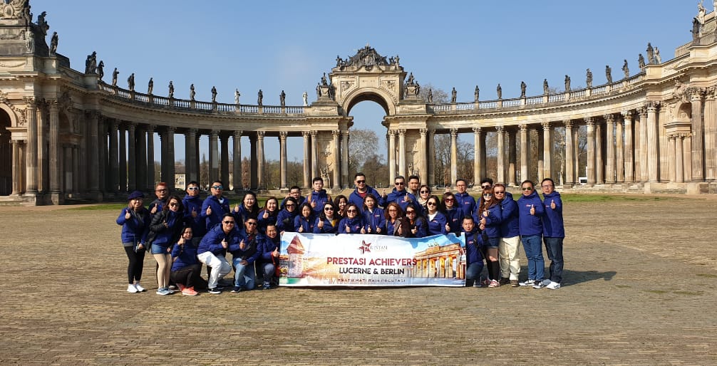 Momen agen asuransi dari Prestasi Agency merayakan kesuksesannya