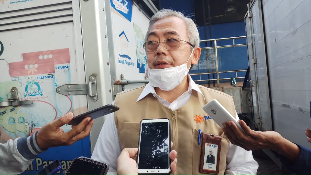 Kabulog Jateng Basirun memberikan keterangan pers di Pasar Bulu Semarang