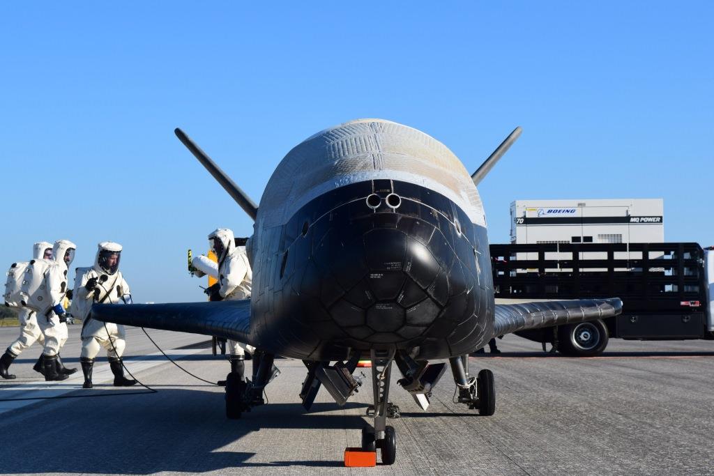 Pesawat tanpa awak X-37B milik AS di Kennedy Space Center Amerika Serikat