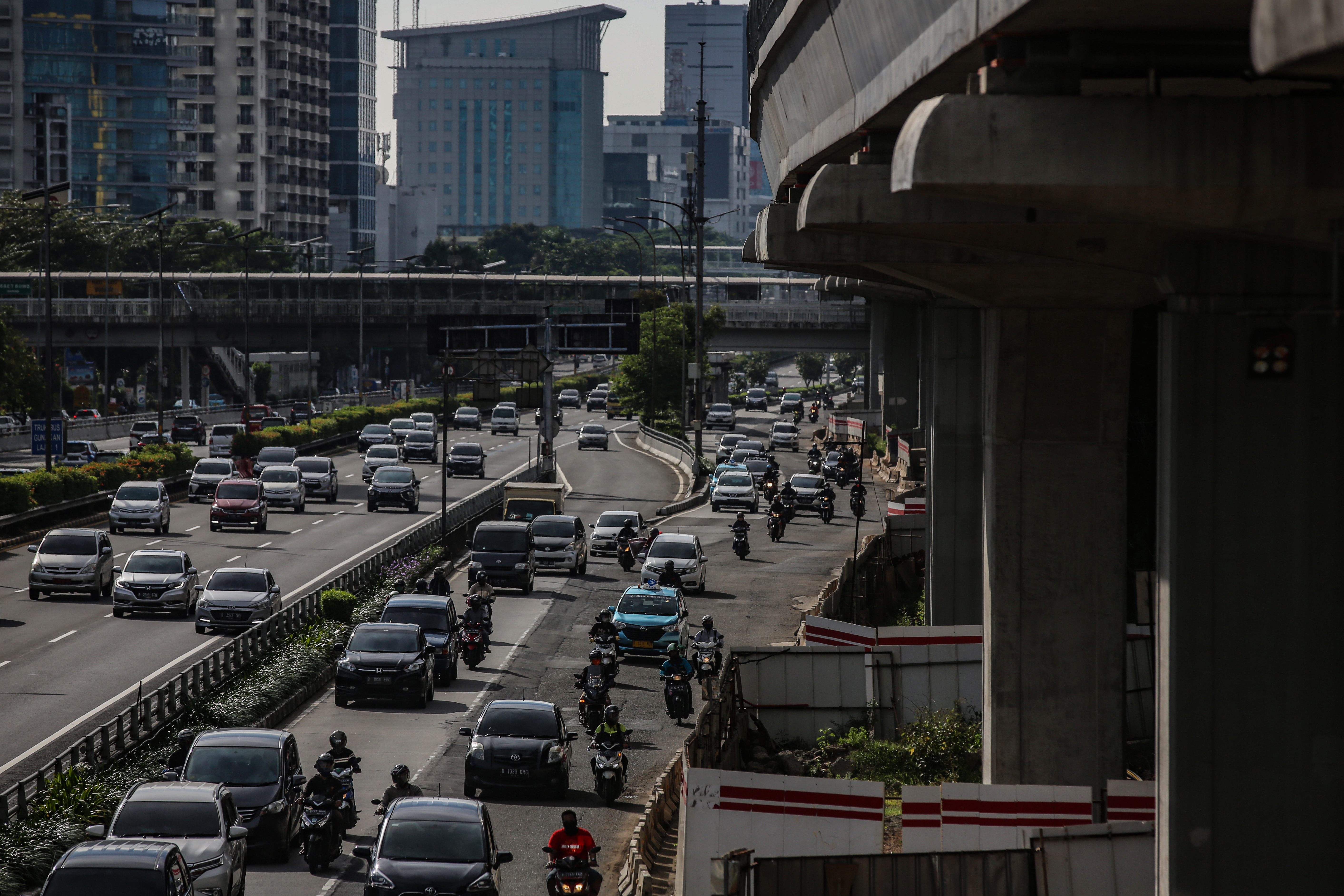 Kondisi lalu lintas pada H+2 Idul Fitri, Selasa (26/5). Indonesia bersiap menyongsong masa new normal 