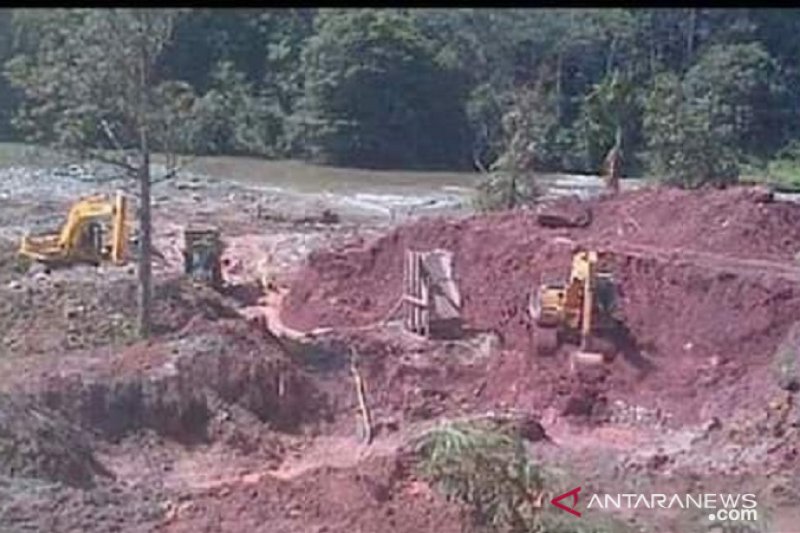 Penambangan Emas Tanpa Izin (PETI) di Kabupaten Bungo yang ditertibkan oleh polisi.