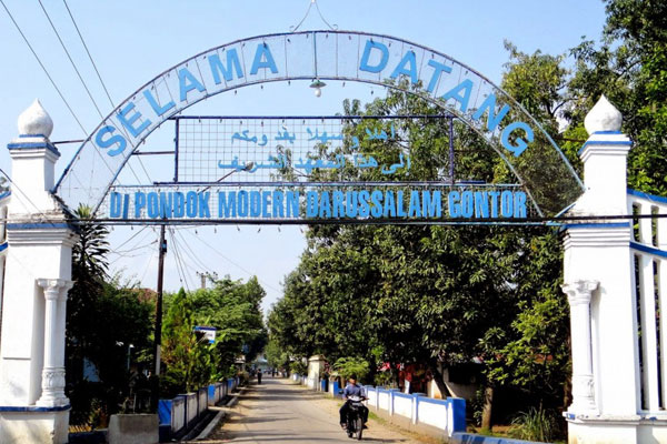 Menteri Agama Fachrul Razi mengatakan pemerintah sedang mengkaji untuk kembali membuka pesantren secara bertahap. 