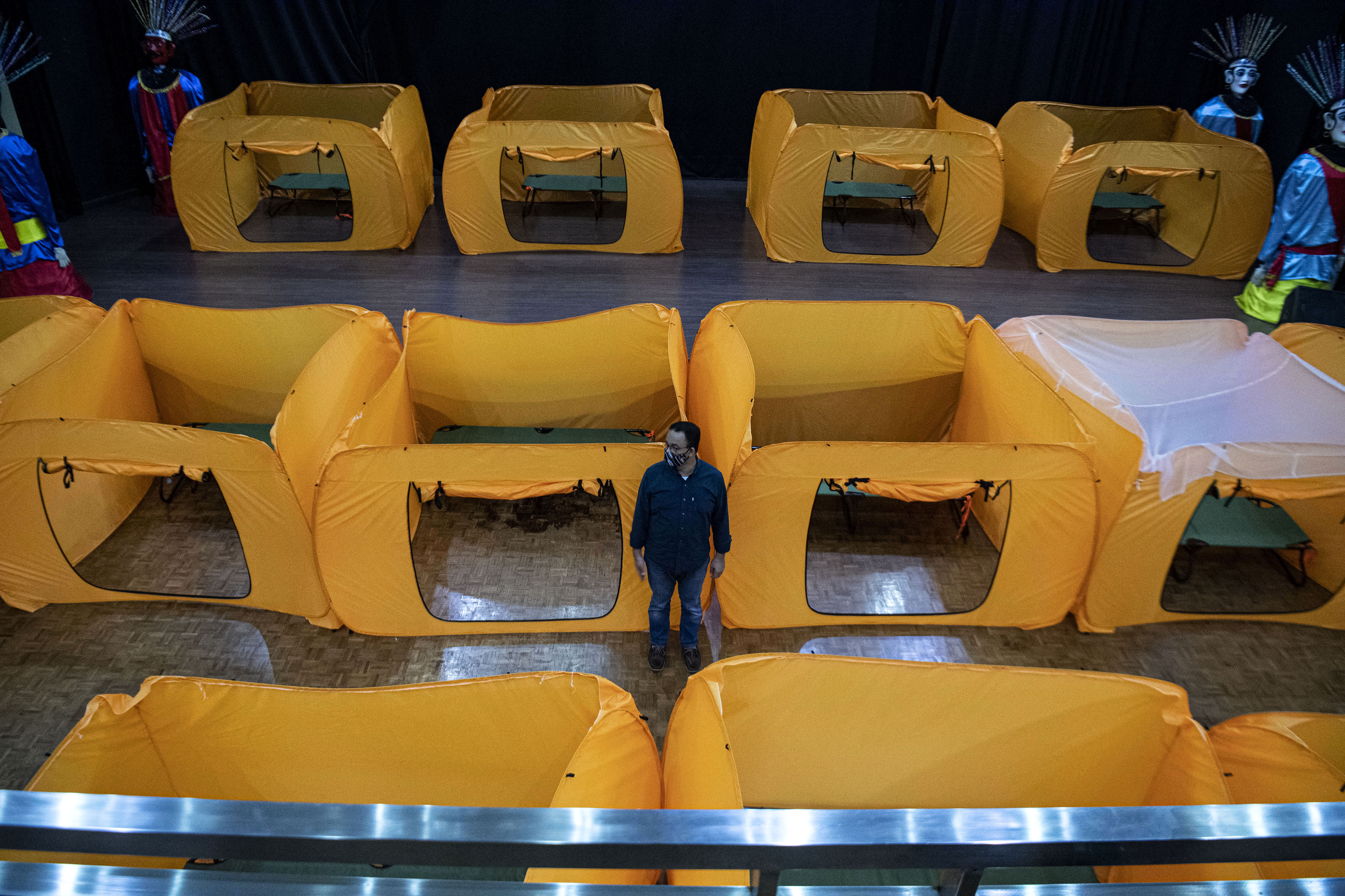 Gubernur DKI Jakarta Anies Baswedan meninjau lokasi isolasi sementara ODP covid-19 di Gedung Balai Latihan Kesenian Tanah Abang  