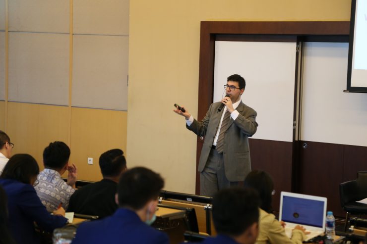 Ilustrasi pembelajaran soal big data di Umiversitas Prasetiya Mulia