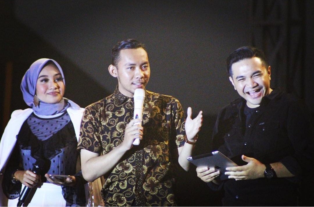 Pengusaha ambil	peran dan bergerak ikut serta membantu dalam mengurangi beban pemerintah.