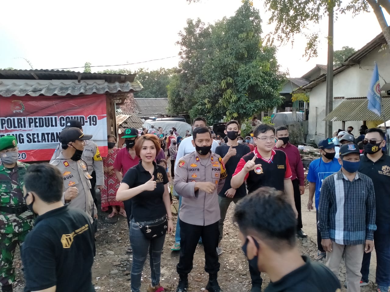 Aksi baksos ini diharapkan bisa menjadi virus positif bagi kalangan advokat lainnya untuk berbagi dengan masyarakat. 
