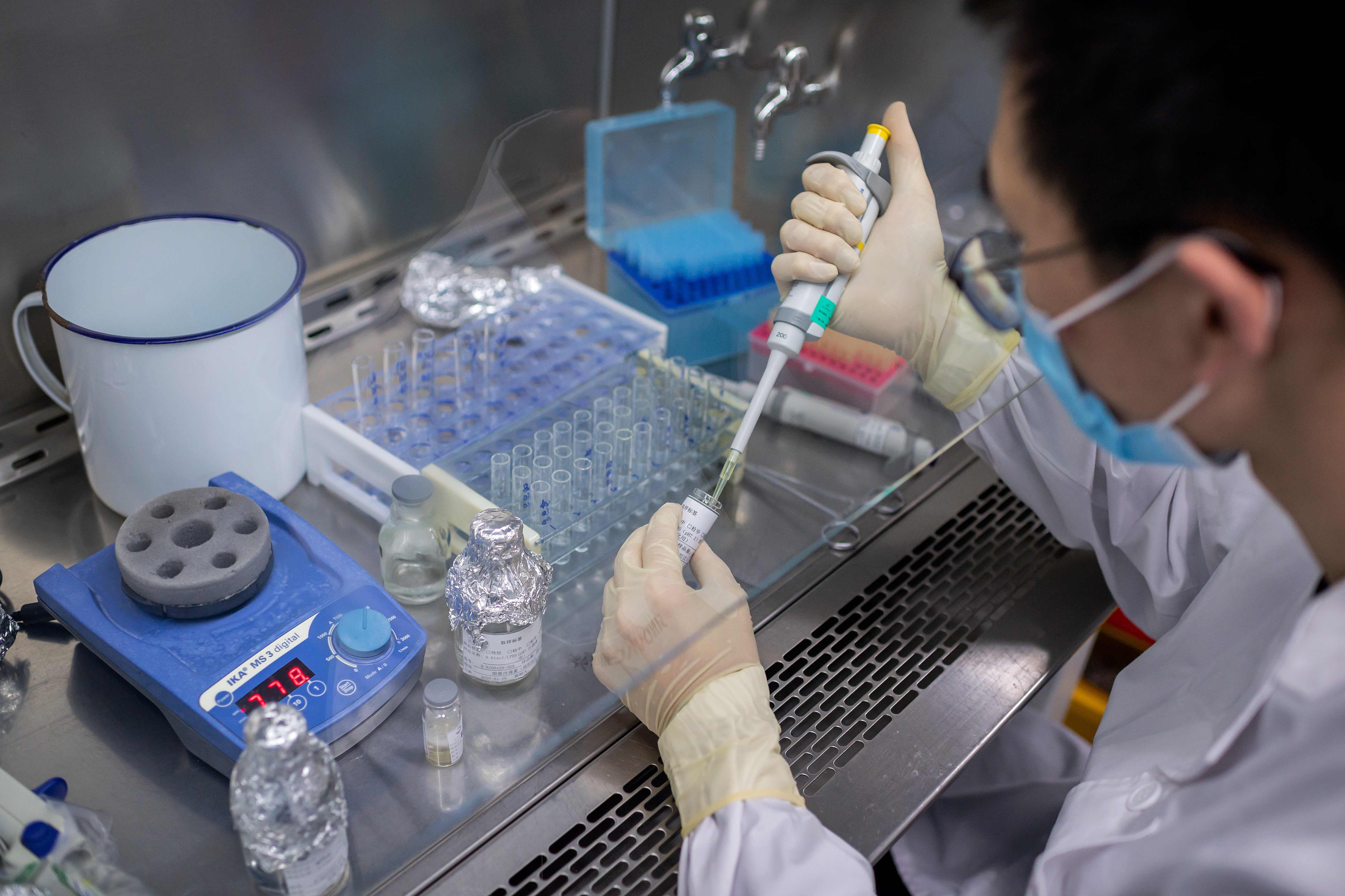 Ilustrasi--peneliti berusaha menemukan vaksin untuk covid-19.