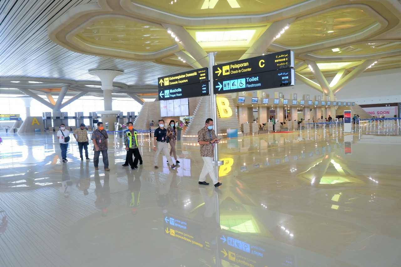 Operasional Bandara Internasional Yogyakarta (YIA)  dilengkapi dengan posko pemeriksaan penumpang.
