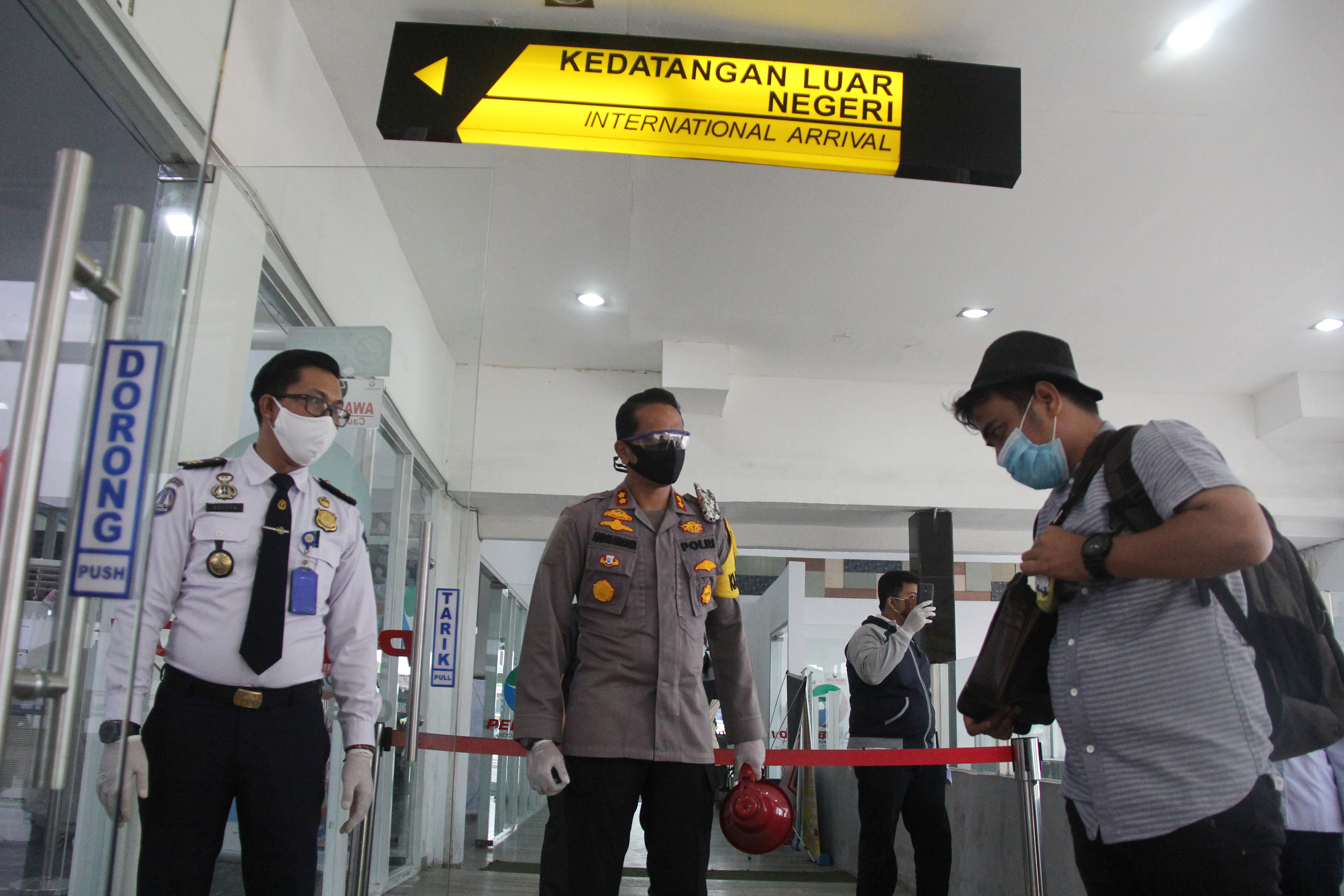 WNI yang pulang dari Malaysia di Pelabuhan Internasional PT. Pelindo I, Dumai, Riau